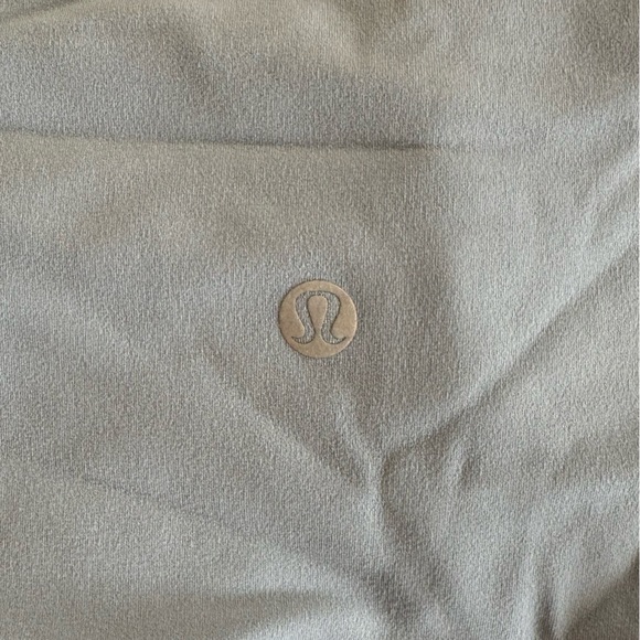 LULULEMON light blue size 6 leggings. Lightly worn - Picture 2 of 4